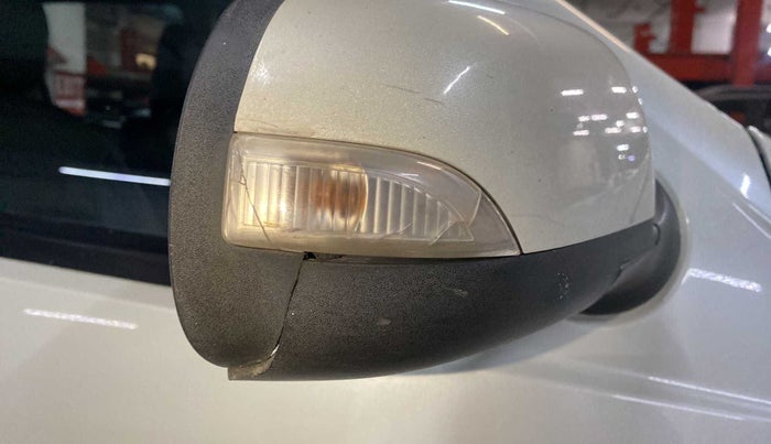 2017 Renault Duster 85 PS RXZ DIESEL, Diesel, Manual, 96,067 km, Right rear-view mirror - Indicator light has minor damage