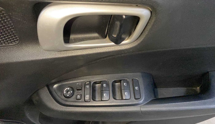 2020 Hyundai VENUE SX 1.5 CRDI, Diesel, Manual, 50,075 km, Driver Side Door Panels Control