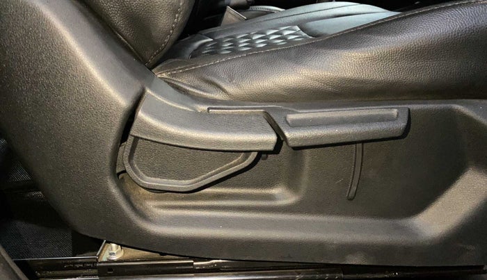 2020 Hyundai VENUE SX 1.5 CRDI, Diesel, Manual, 50,075 km, Driver Side Adjustment Panel