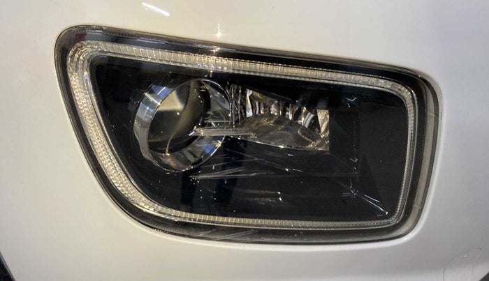 2020 Hyundai VENUE SX 1.5 CRDI, Diesel, Manual, 50,075 km, Right headlight - Minor scratches