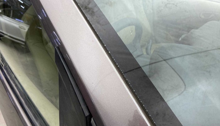 2013 Honda Brio S MT, Petrol, Manual, 1,09,556 km, Right A pillar - Paint is slightly faded