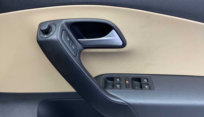 2016 Volkswagen Polo HIGHLINE1.2L, Petrol, Manual, 34,446 km, Driver Side Door Panels Control