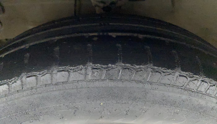2015 Hyundai i10 SPORTZ 1.1, Petrol, Manual, 28,705 km, Left Front Tyre Tread