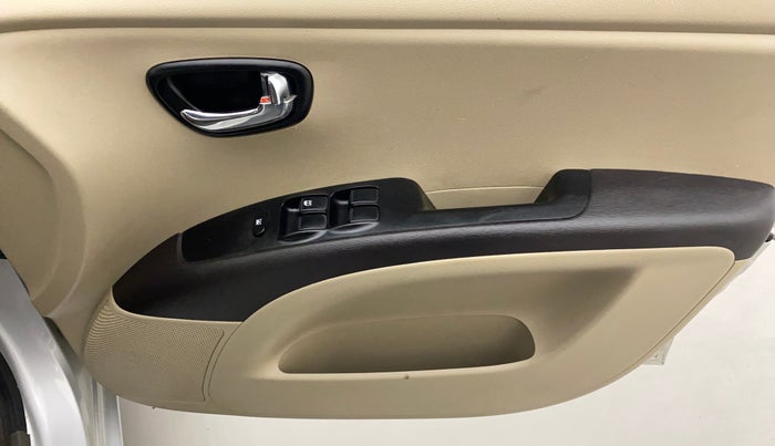 2015 Hyundai i10 SPORTZ 1.1, Petrol, Manual, 28,705 km, Driver Side Door Panels Control