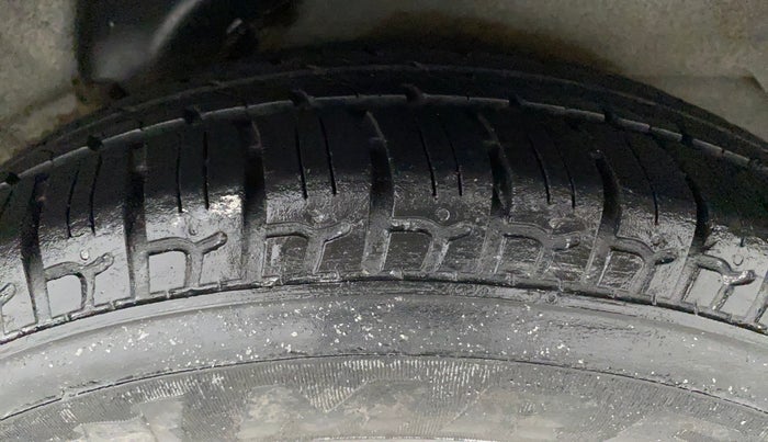 2015 Hyundai i10 SPORTZ 1.1, Petrol, Manual, 28,705 km, Left Rear Tyre Tread