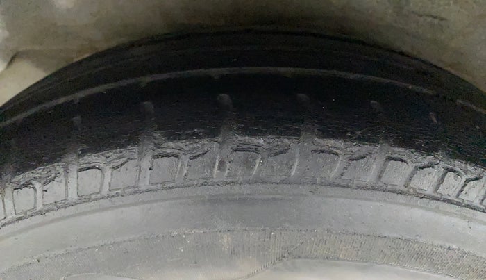 2015 Hyundai i10 SPORTZ 1.1, Petrol, Manual, 28,705 km, Right Rear Tyre Tread