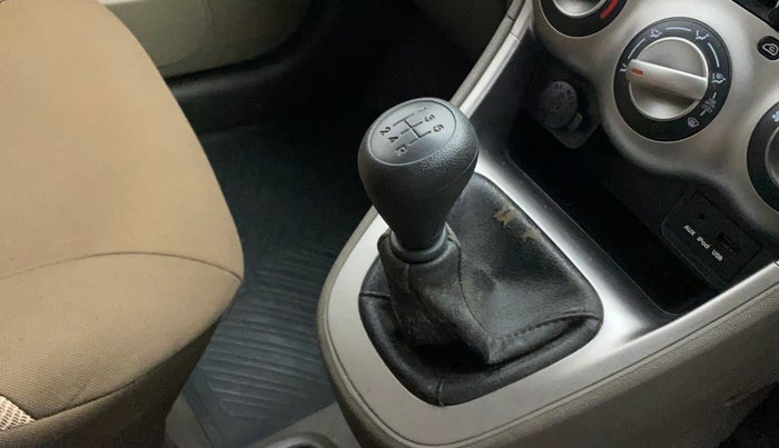 2015 Hyundai i10 SPORTZ 1.1, Petrol, Manual, 28,705 km, Gear lever - Boot cover slightly torn