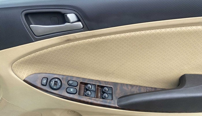 2017 Hyundai Verna 1.6 VTVT SX (O), Petrol, Manual, 89,031 km, Driver Side Door Panels Control