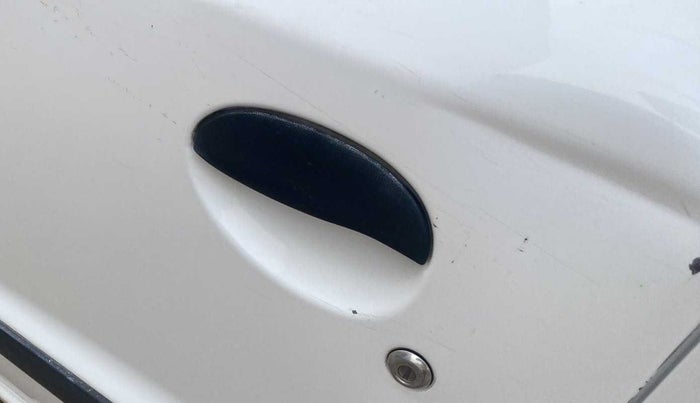 2011 Hyundai Santro Xing GL PLUS, Petrol, Manual, 99,988 km, Front passenger door - Minor scratches