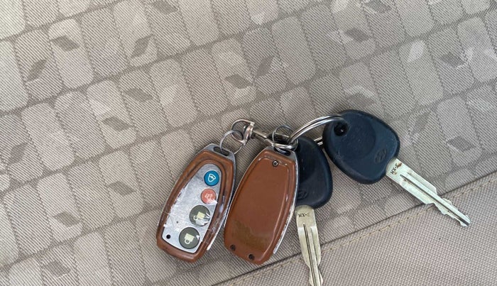 2011 Hyundai Santro Xing GL PLUS, Petrol, Manual, 99,988 km, Lock system - Remote key not functional