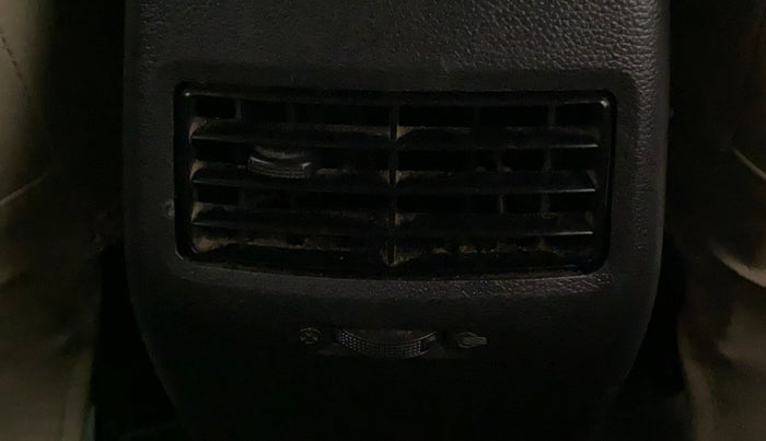 2015 Hyundai Elite i20 SPORTZ 1.2, Petrol, Manual, 91,994 km, AC Unit - Rear vent has minor damage