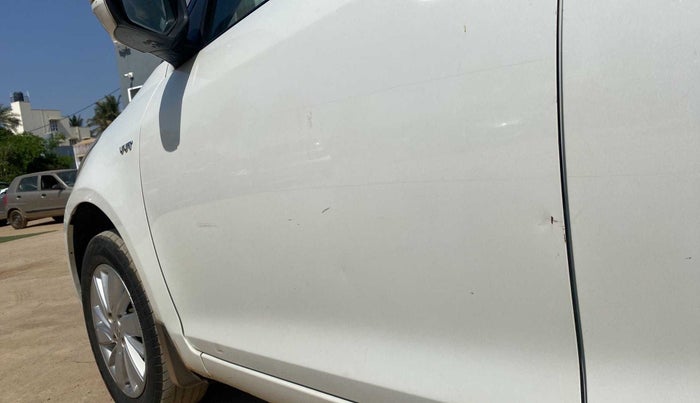 2017 Maruti Swift ZXI, Petrol, Manual, 57,560 km, Front passenger door - Slight discoloration