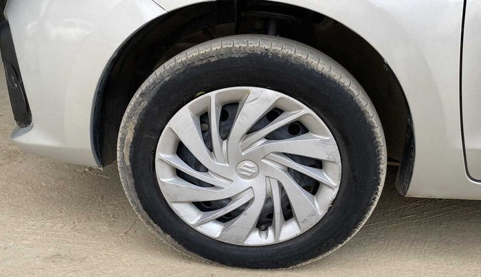 2018 Maruti Ertiga VXI SHVS, Petrol, Manual, 58,685 km, Left front tyre - Minor crack
