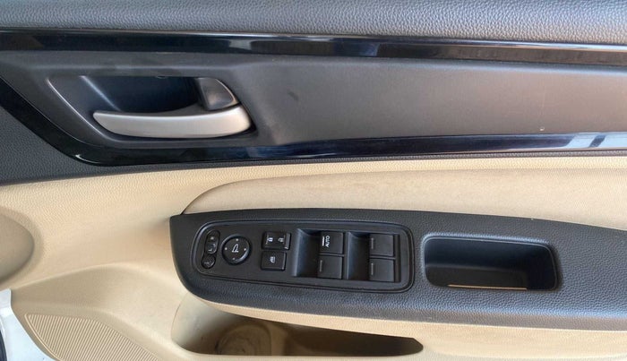 2019 Honda Amaze 1.2L I-VTEC S, CNG, Manual, 62,804 km, Driver Side Door Panels Control
