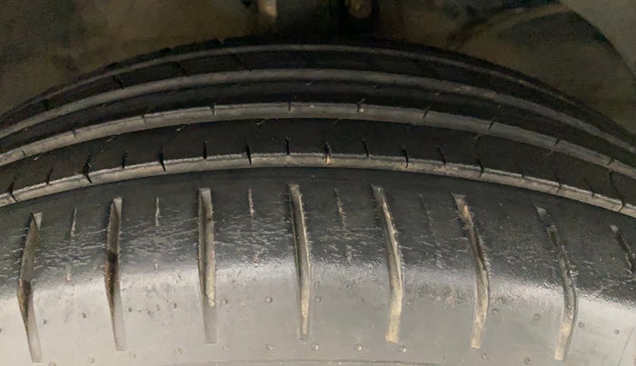 2017 Maruti Baleno ZETA PETROL 1.2, Petrol, Manual, 28,341 km, Right Front Tyre Tread