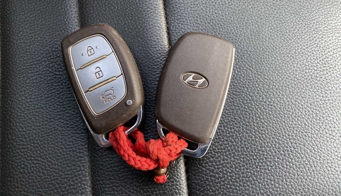 2016 Hyundai Elite i20 ASTA 1.2 (O), Petrol, Manual, 40,821 km, Key Close Up