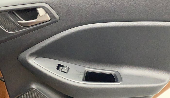 2017 Hyundai i20 Active 1.2 S, Petrol, Manual, 33,119 km, Right rear window switch / handle - Minor damage