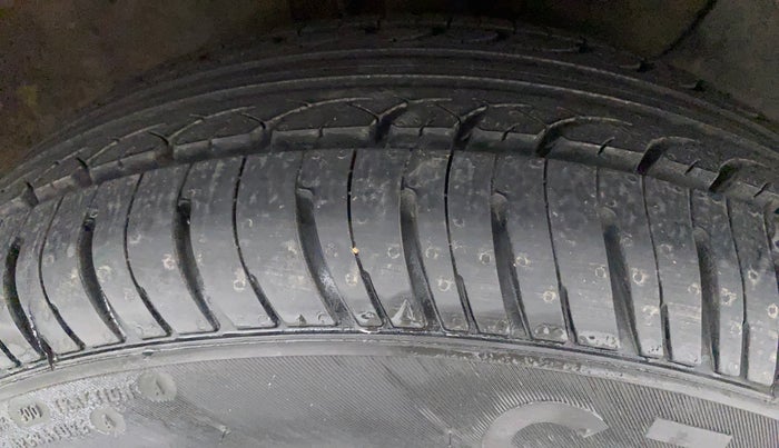 2015 Hyundai Elite i20 SPORTZ 1.2, Petrol, Manual, 72,647 km, Right Front Tyre Tread