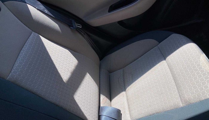 2016 Hyundai Elite i20 SPORTZ 1.2, Petrol, Manual, 42,714 km, Second-row left seat - Cover slightly stained