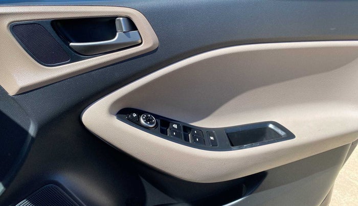 2016 Hyundai Elite i20 SPORTZ 1.2, Petrol, Manual, 42,714 km, Driver Side Door Panels Control