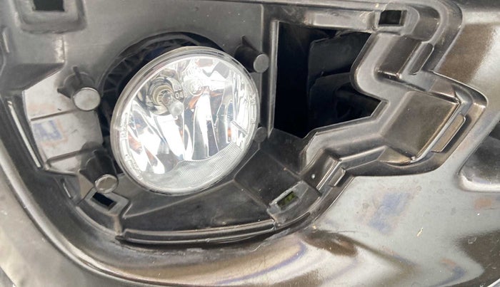 2018 Renault Kwid RXT 1.0 (O), Petrol, Manual, 43,590 km, Right fog light - Fog Light cover missing