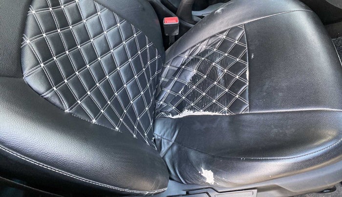 2019 Hyundai VENUE SX 1.4 CRDI, Diesel, Manual, 58,500 km, Driver seat - Cover slightly torn