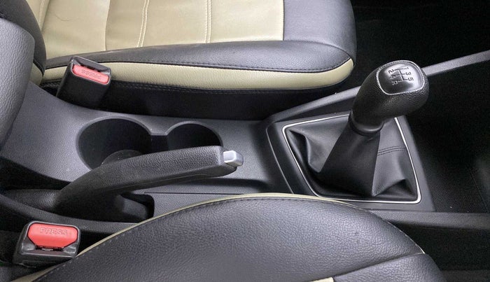 2017 Hyundai Elite i20 ASTA 1.2, Petrol, Manual, 25,975 km, Gear Lever
