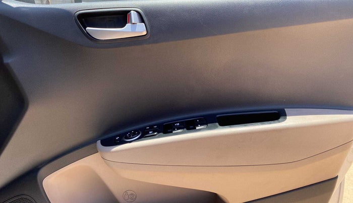 2020 Hyundai Grand i10 SPORTZ 1.2 KAPPA VTVT, Petrol, Manual, 37,169 km, Driver Side Door Panels Control