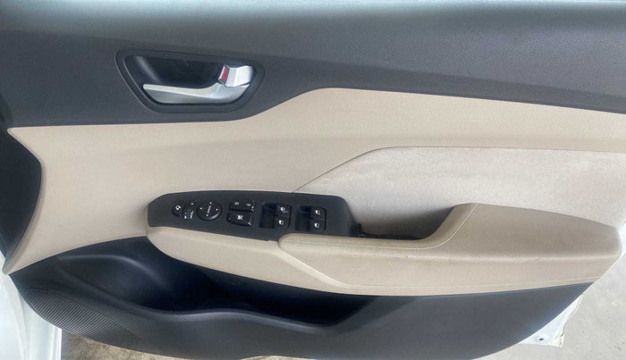 2018 Hyundai Verna 1.6 CRDI SX + AT, Diesel, Automatic, 79,797 km, Driver Side Door Panels Control