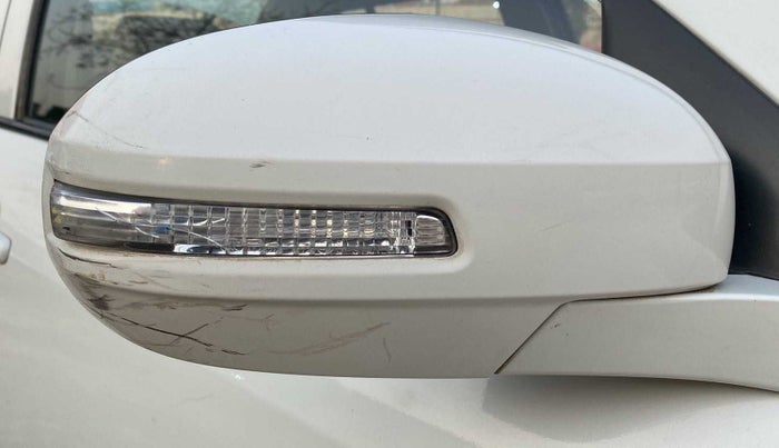 2016 Maruti Swift Dzire VDI, Diesel, Manual, 64,696 km, Right rear-view mirror - Indicator light has minor damage