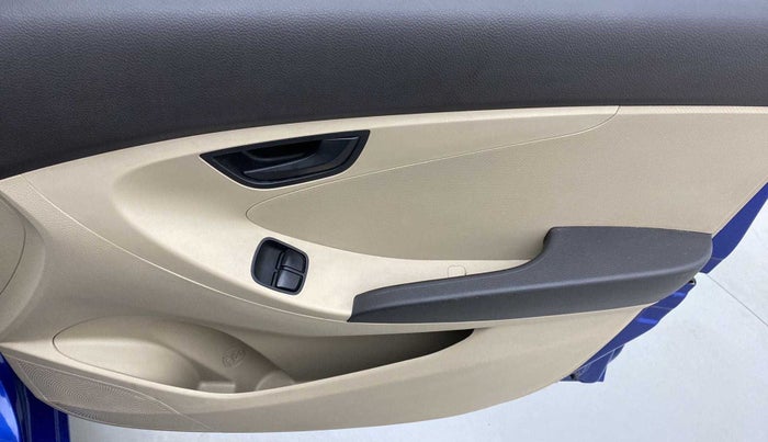 2017 Hyundai Eon MAGNA + AIRBAG, Petrol, Manual, 50,650 km, Driver Side Door Panels Control