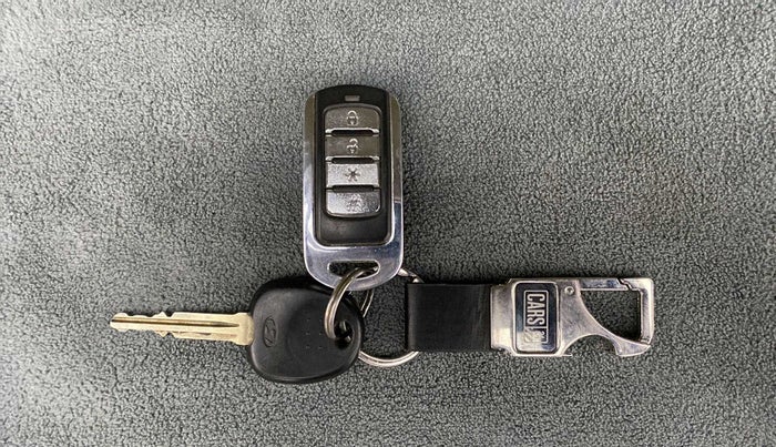 2017 Hyundai Eon MAGNA + AIRBAG, Petrol, Manual, 50,650 km, Key Close Up