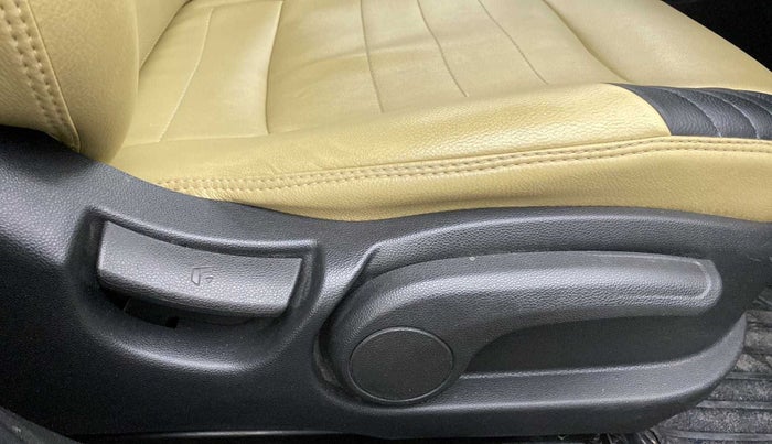 2017 Hyundai Elite i20 ASTA 1.2, Petrol, Manual, 27,073 km, Driver Side Adjustment Panel