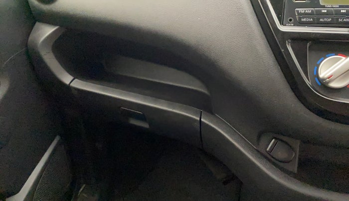 2018 Datsun Redi Go T (O), Petrol, Manual, 40,375 km, Dashboard - Glove box cover not functional