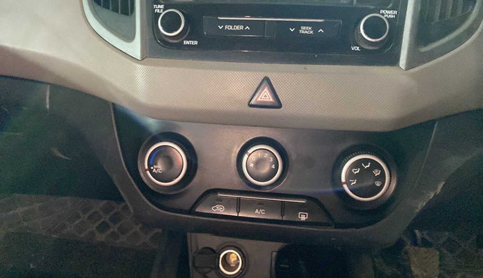 2016 Hyundai Creta S 1.6 PETROL, Petrol, Manual, 90,728 km, AC Unit - Directional switch has minor damage