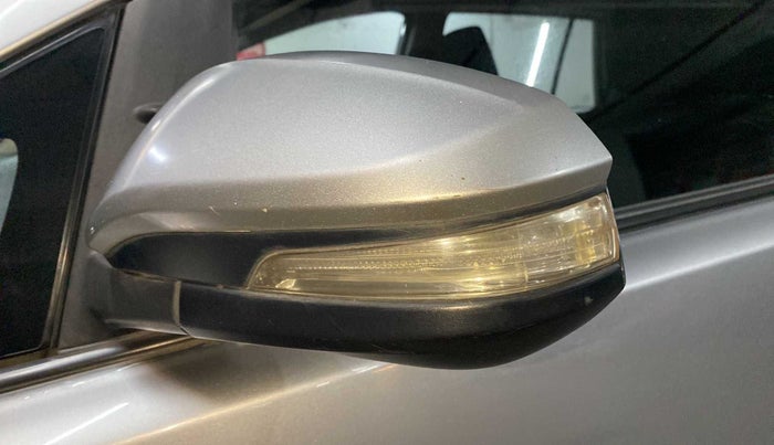 2016 Toyota Innova Crysta 2.4 GX 8 STR, Diesel, Manual, 49,106 km, Left rear-view mirror - Indicator light has minor damage