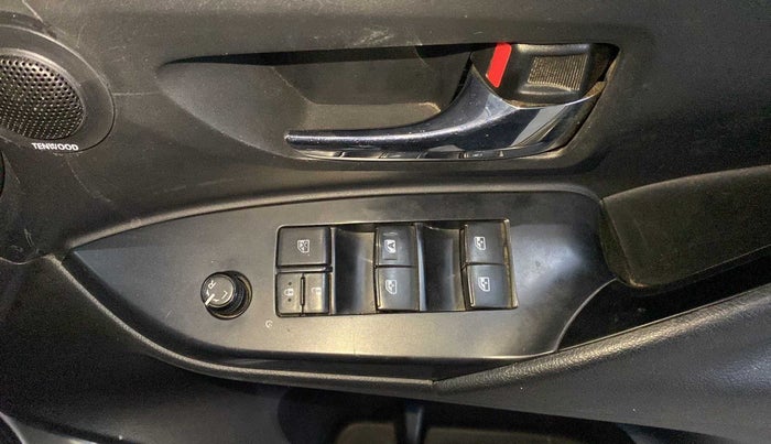 2016 Toyota Innova Crysta 2.4 GX 8 STR, Diesel, Manual, 49,106 km, Driver Side Door Panels Control