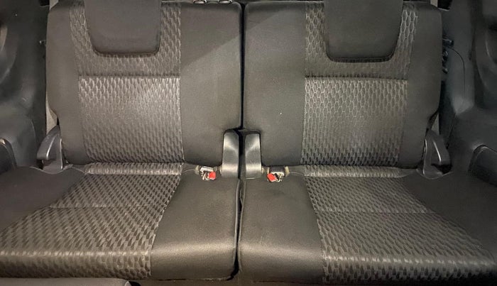 2016 Toyota Innova Crysta 2.4 GX 8 STR, Diesel, Manual, 49,106 km, Third Seat Row ( optional )