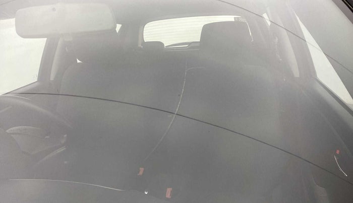 2014 Maruti Swift ZXI, Petrol, Manual, 41,074 km, Front windshield - Minor spot on windshield