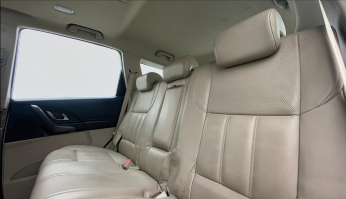 2017 Mahindra XUV500 W10 1.99, Diesel, Manual, 71,597 km, Right Side Rear Door Cabin