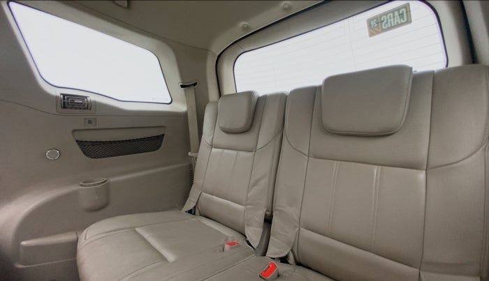 2017 Mahindra XUV500 W10 1.99, Diesel, Manual, 71,597 km, Third Seat Row ( optional )
