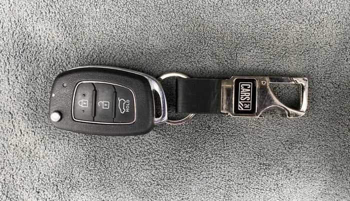 2021 Hyundai VENUE SX 1.0 TURBO, Petrol, Manual, 31,897 km, Key Close Up