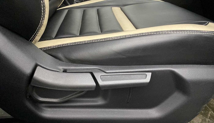 2021 Hyundai VENUE SX 1.0 TURBO, Petrol, Manual, 31,897 km, Driver Side Adjustment Panel