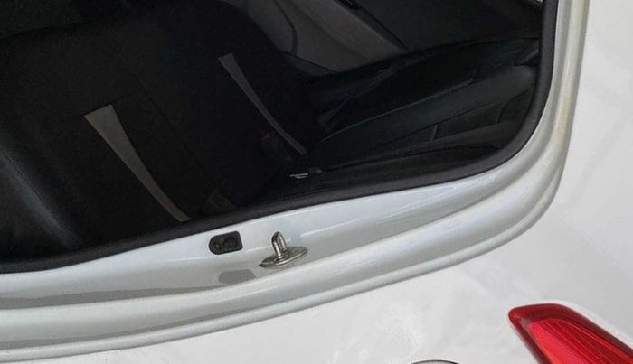 2018 Hyundai Grand i10 SPORTZ 1.2 KAPPA VTVT, Petrol, Manual, 32,301 km, Left C pillar - Paint is slightly faded