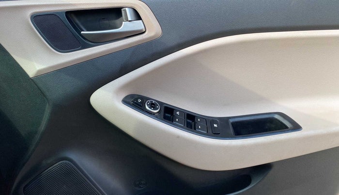 2015 Hyundai Elite i20 ASTA 1.2, Petrol, Manual, 31,287 km, Driver Side Door Panels Control
