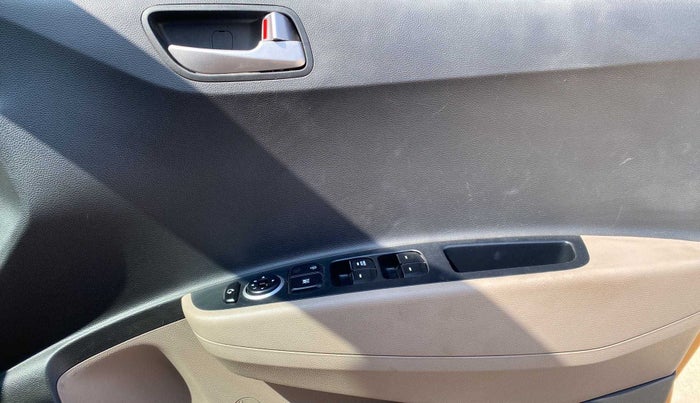 2015 Hyundai Grand i10 SPORTZ 1.2 KAPPA VTVT, Petrol, Manual, 43,753 km, Driver Side Door Panels Control