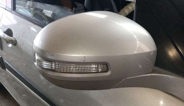 2014 Maruti Swift ZXI, Petrol, Manual, 50,224 km, Right rear-view mirror - Minor scratches