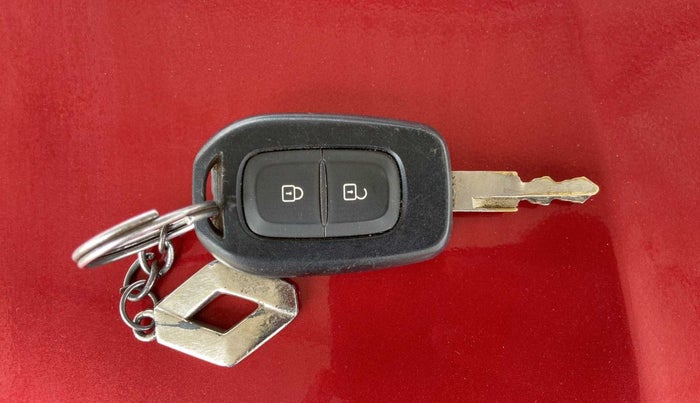 2016 Renault Kwid RXT 0.8, Petrol, Manual, 27,861 km, Lock system - Door lock knob has minor damage