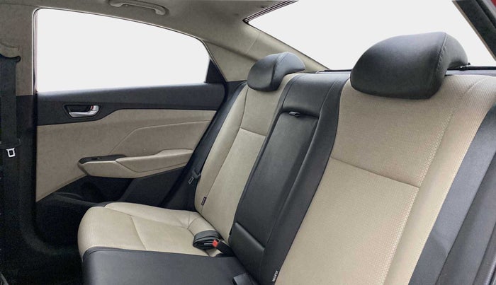 2018 Hyundai Verna 1.6 VTVT SX O, Petrol, Manual, 39,821 km, Right Side Rear Door Cabin