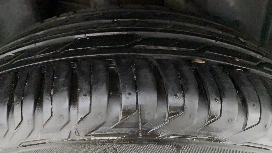 Right Front Tyre Tread